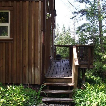 Secret Cove Cottage Suites Halfmoon Bay Exterior photo