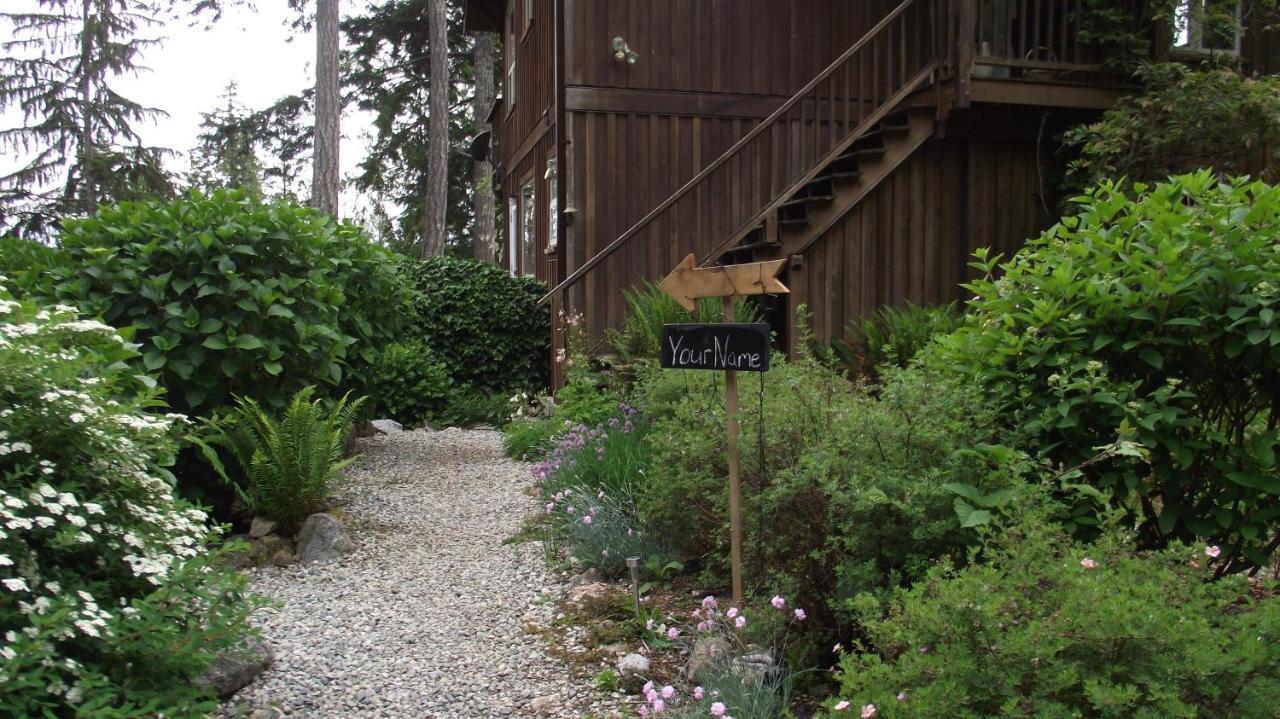 Secret Cove Cottage Suites Halfmoon Bay Exterior photo